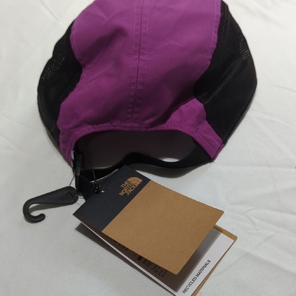 The North Face Magenta and Black Cap Kids M/M Original Price $26 New With Tags.. - Picture 2 of 13
